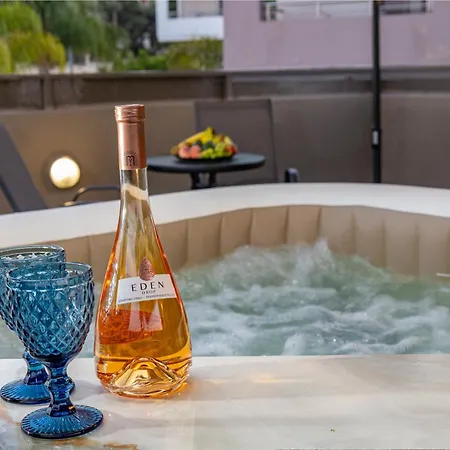 Сasa de vacaciones Panorama View With Jacuzzi By 8essentially *